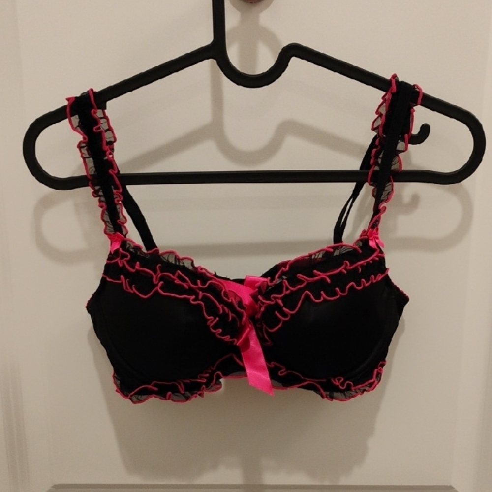 La SENZA Black Bra Love with Pink Ruffle Trim and Bow Size 34B